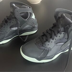 Nike air flight huarache, New 9us without box
